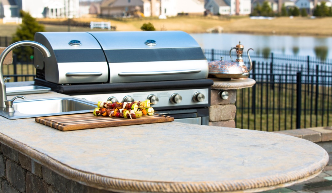 4 Great Surfaces for Outdoor Kitchen Counters
