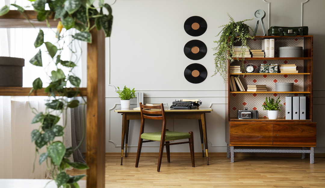 How to Decorate With Antiques